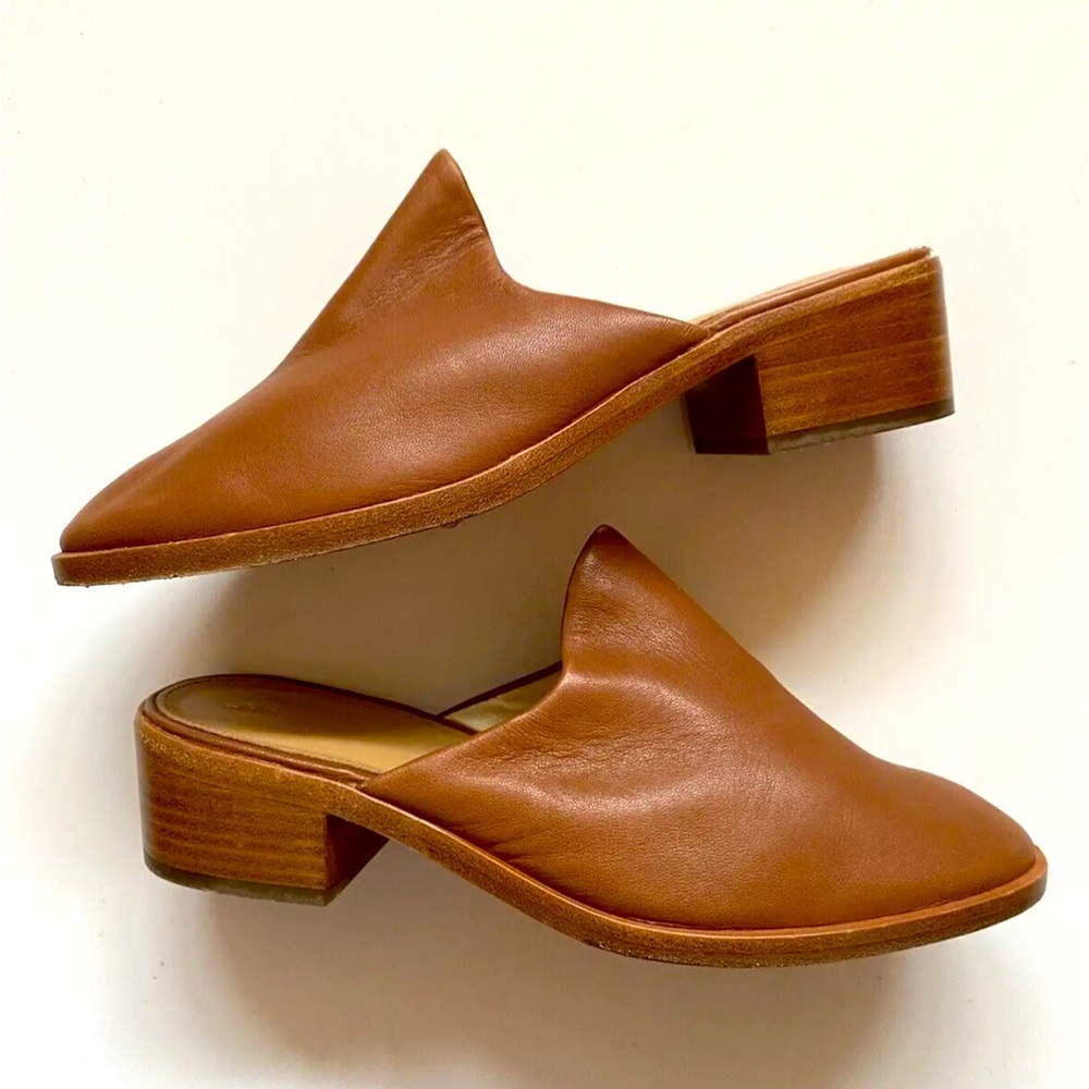 Sold! Leather Soludos Venetian Mules size 7 low heel